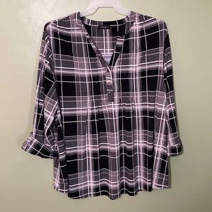Black and white, flowing blouse 2xl